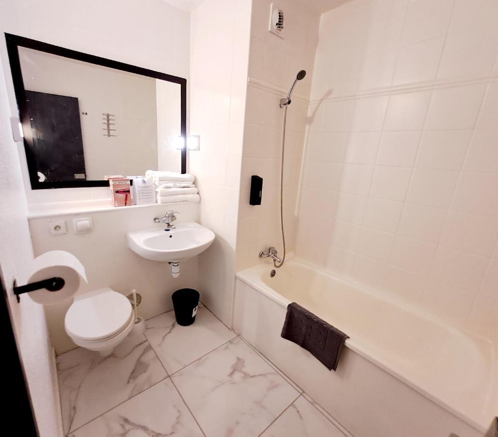 Crystal Hotel Saint Denis Basilique Εξωτερικό φωτογραφία